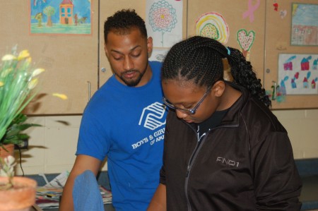 Artist Vedale Hill helps Adrianna Kirk clean paintbrushes in the art room at the Davis Boys & Girls Club. (Photo by Andrea Waxman)