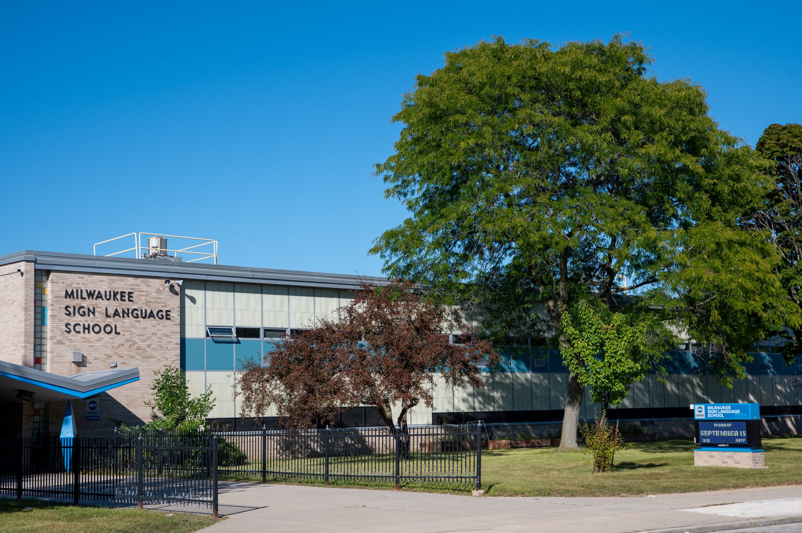 MPS board to vote on moving deaf and hard-of-hearing students from Milwaukee Sign Language School to Neeskara
