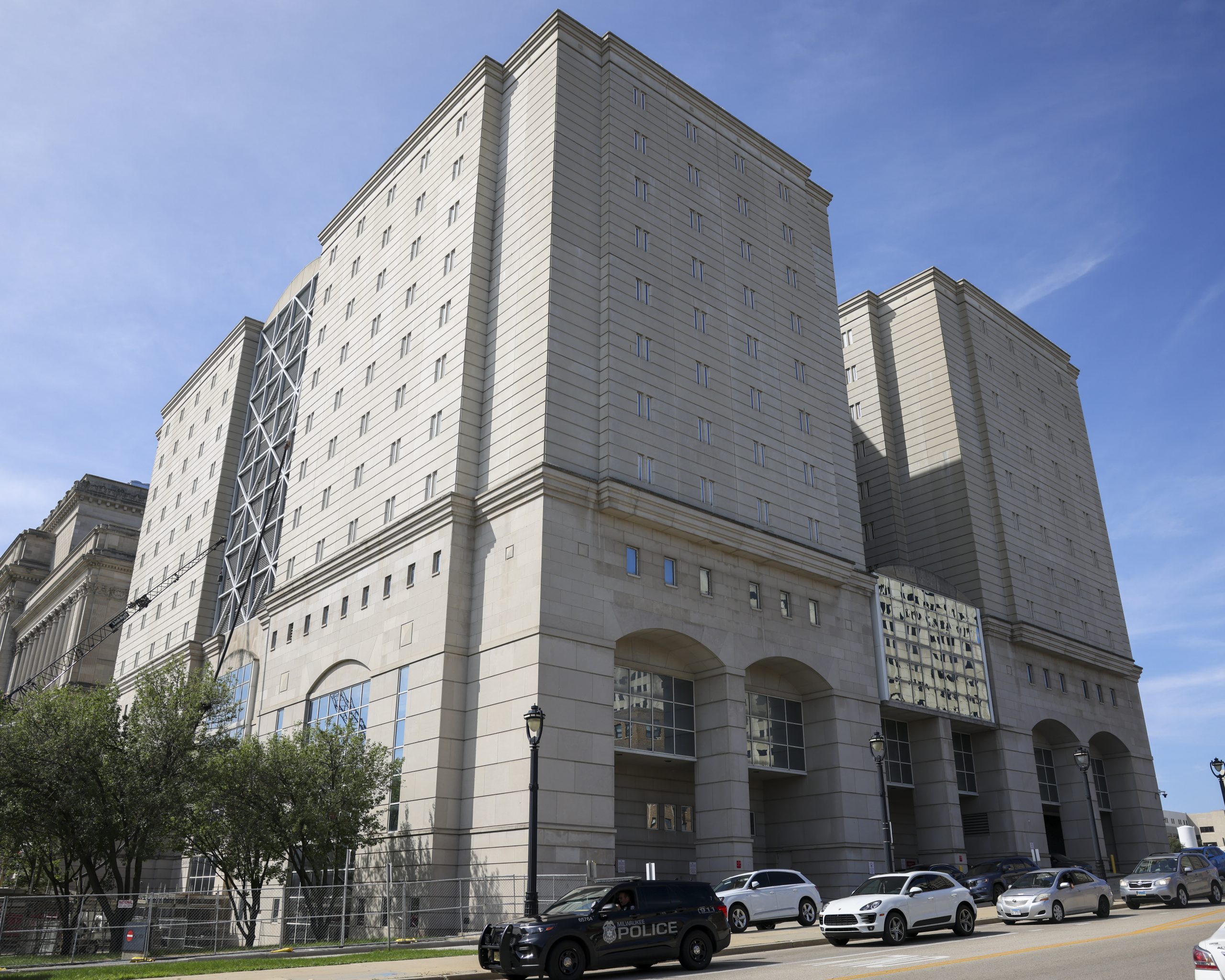 Eyewitness says jail officials ignored initial pleas for help for man who died in custody last week